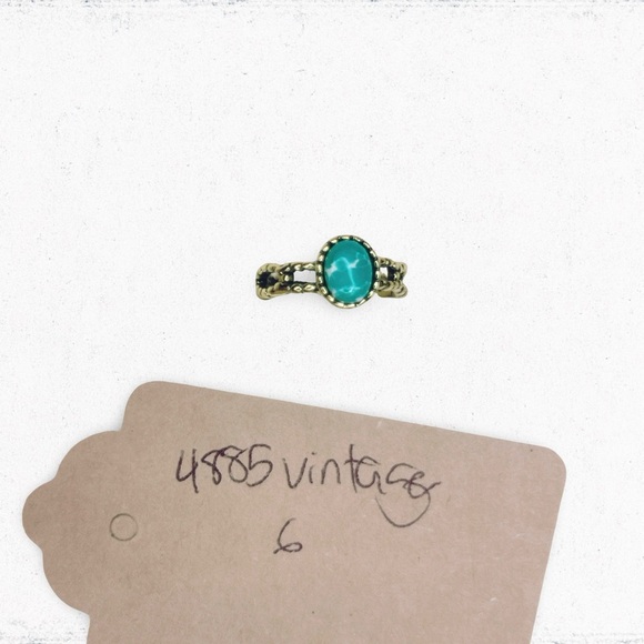 4885. Southwest Goldtone Vintage Ring 6 - Picture 5 of 5